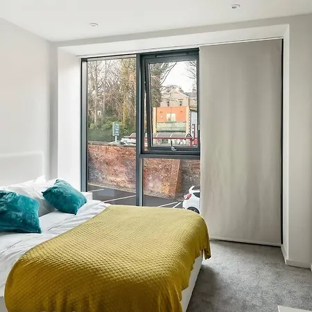 Spacious 1br In Lovely Gated Community. * Leeds (West Yorkshire)