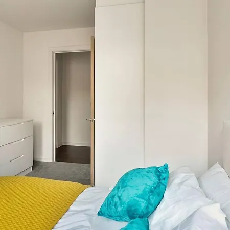 Spacious 1br In Lovely Gated Community.